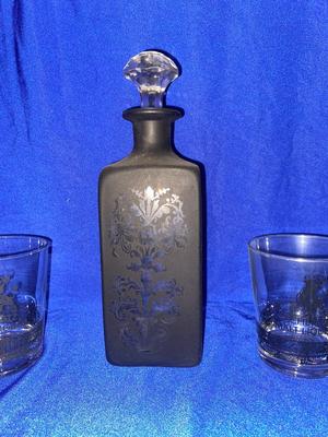 PRETTY PAINTED DECANTER AND SCHLITZ MALT LIQUOR GLASSES