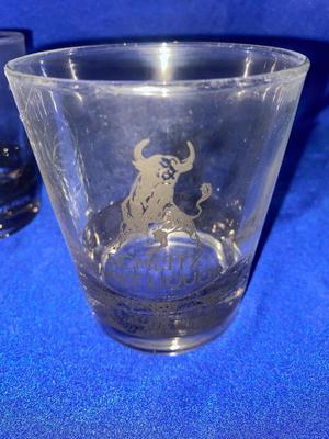 PRETTY PAINTED DECANTER AND SCHLITZ MALT LIQUOR GLASSES