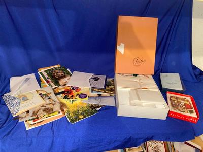 ASSORTMENT OF GREETING CARDS