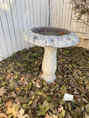 2 PIECE CONCRETE BIRDBATH