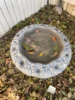 2 PIECE CONCRETE BIRDBATH