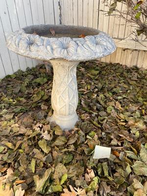 2 PIECE CONCRETE BIRDBATH
