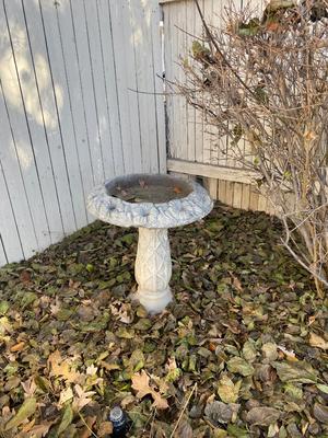 2 PIECE CONCRETE BIRDBATH