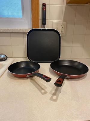 2 NEW TAL-FAN PANS, GRIDDLE LIGHTLY USED