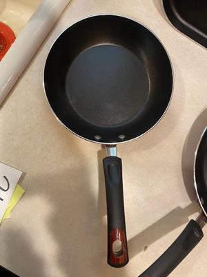 2 NEW TAL-FAN PANS, GRIDDLE LIGHTLY USED
