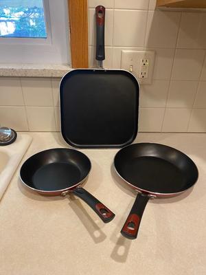 2 NEW TAL-FAN PANS, GRIDDLE LIGHTLY USED