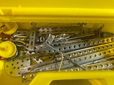 SMALLER GABRIEL ERECTOR SET AND DOUBLE SIX DOMINOS GAME