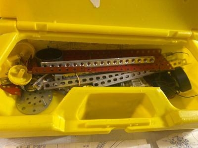 SMALLER GABRIEL ERECTOR SET AND DOUBLE SIX DOMINOS GAME