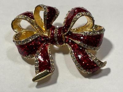 New Never Worn Fashion Holiday/Christmas Enameled Pin w/Crystals as Pictured.