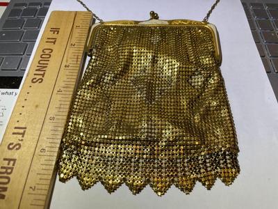 Vintage/Antique Gold-tone Metal Mesh Purse in VG Preowned Condition as Pictured. Neat Piece!