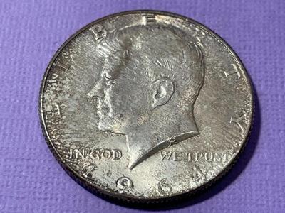 1964-P END OF A ROLL TONED BU KENNEDY SILVER HALF DOLLAR AS PICTURED. FREE DOMESTIC SHIPPING.