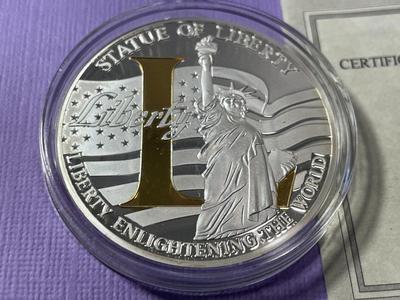 STATUE OF LIBERTY PROOF SILVER-TONE MEDAL BY THE AMERICAN MINT AS PICTURED.