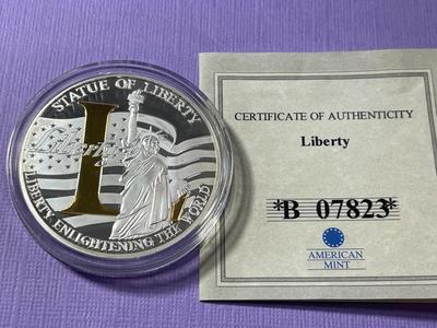 STATUE OF LIBERTY PROOF SILVER-TONE MEDAL BY THE AMERICAN MINT AS PICTURED.