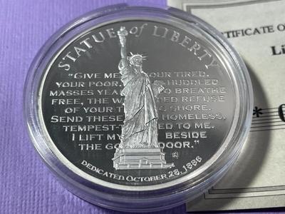 STATUE OF LIBERTY/IMMIGRATION PROOF SILVER-TONE MEDAL BY THE AMERICAN MINT AS PICTURED.