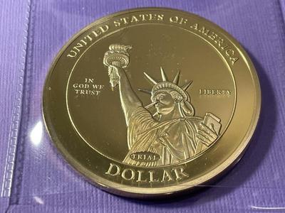 ABRAHAM LINCOLN PRESIDENTIAL TRIAL DOLLAR PROOF GOLD-TONE MEDAL BY THE AMERICAN MINT AS PICTURED.