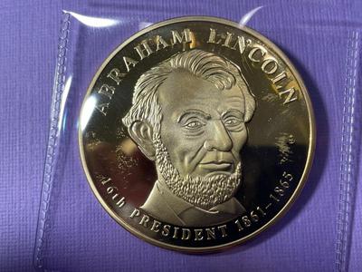 ABRAHAM LINCOLN PRESIDENTIAL TRIAL DOLLAR PROOF GOLD-TONE MEDAL BY THE AMERICAN MINT AS PICTURED.