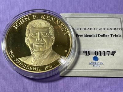 JOHN F. KENNEDY PRESIDENTIAL TRIAL DOLLAR PROOF GOLD-TONE MEDAL BY THE AMERICAN MINT AS PICTURED.