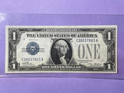 SERIES OF 1928 CRISP AU/UNCIRCULATED "FUNNY BACK" SILVER CERTIFICATE AS PICTURED.