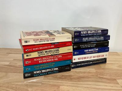 12 Mary Higgins Clark Books