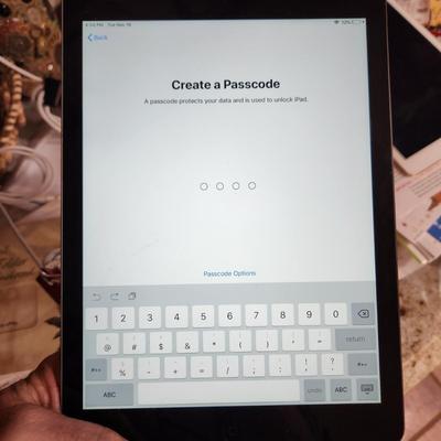 Apple ipad tablet A1474 Gray unlocked reset