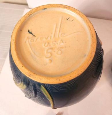 Lot #133 Roseville Pottery - Cookie Jar in the Zephyr Lily Pattern - great condition