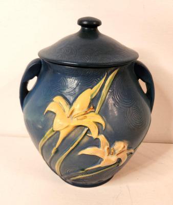 Lot #133 Roseville Pottery - Cookie Jar in the Zephyr Lily Pattern - great condition