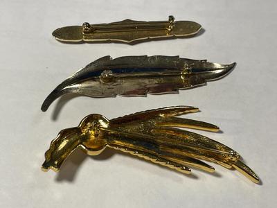 Vintage Lot of 3 Fashion Gold-tone Pin/Brooches in Good Preowned Condition as Pic'd. FREE DOMESTIC SHIPPING.