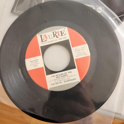 Lot of 35 Vinyl Records 45 rpm elvis Presley Donovan. Beach boys , brenda lee herman's hermits