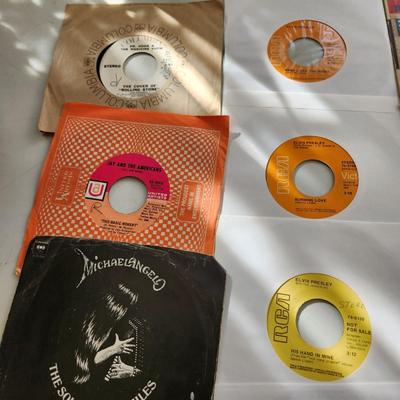 Lot of 35 Vinyl Records 45 rpm elvis Presley Donovan. Beach boys , brenda lee herman's hermits