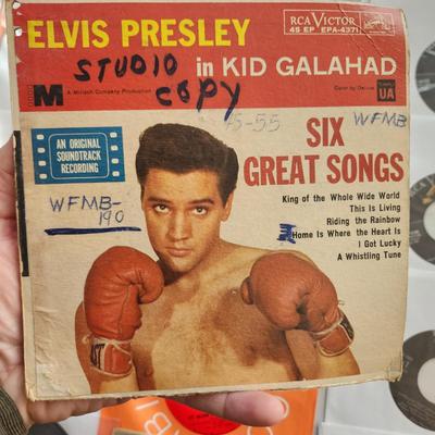 Lot of 35 Vinyl Records 45 rpm elvis Presley Donovan. Beach boys , brenda lee herman's hermits