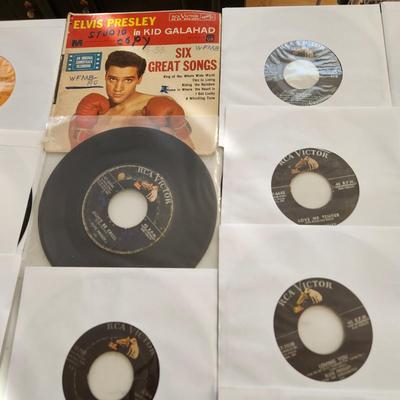 Lot of 35 Vinyl Records 45 rpm elvis Presley Donovan. Beach boys , brenda lee herman's hermits