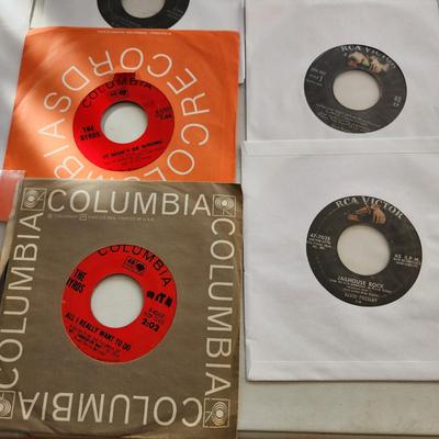 Lot of 35 Vinyl Records 45 rpm elvis Presley Donovan. Beach boys , brenda lee herman's hermits