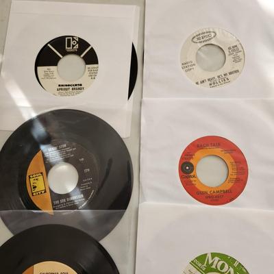 Lot of 29 45 rpms Vinyl Records many radio station promo doors, the Vogues, George Jones