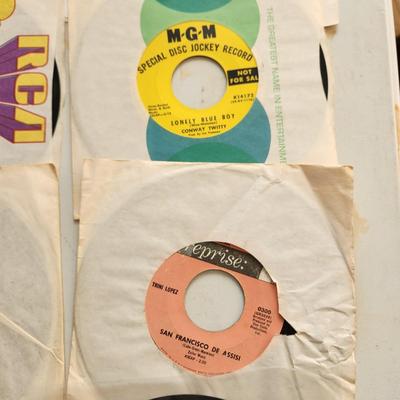 Lot of 29 45 rpms Vinyl Records many radio station promo doors, the Vogues, George Jones