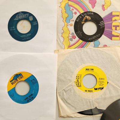 Lot of 29 45 rpms Vinyl Records many radio station promo doors, the Vogues, George Jones