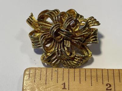 Vintage M. Jent Designer Gold-toned 3-D Pin/Brooch in VG Preowned Condition as Pictured.