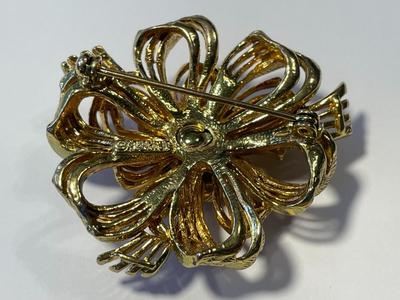 Vintage M. Jent Designer Gold-toned 3-D Pin/Brooch in VG Preowned Condition as Pictured.