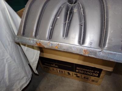 Snow shovel, ergonomic handle.