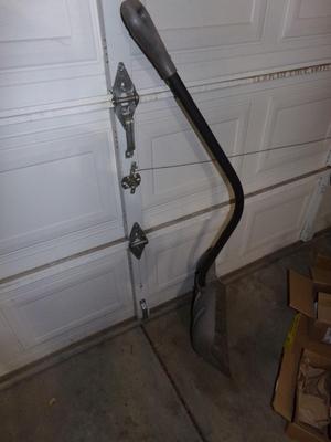 Snow shovel, ergonomic handle.