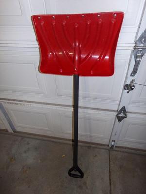 Snow shovel