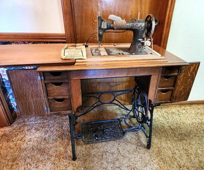 Lot #175 Antique Franklin Sewing Machine with Cast Iron Base