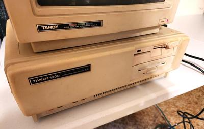 Lot #178 TANDY 1000 SX Computer/Monitor - BOOTS UP!