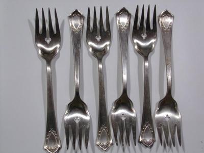6 R&B (Reed & Barton) silver plate salad forks.