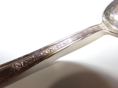 6 Wm Rogers traditional tea spoons.