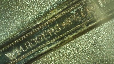 6 Wm Rogers traditional tea spoons.
