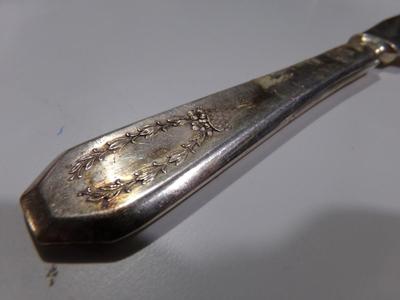 6 H&E Pat. 09 dinner knives, silver plate. Antique.