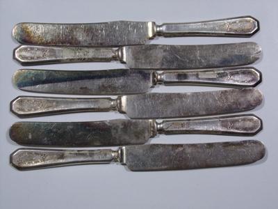 6 H&E Pat. 09 dinner knives, silver plate. Antique.