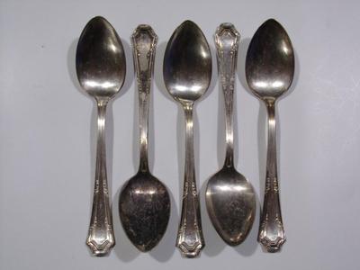 5 Stratford Silver Co. AXI (plate) traditional tea spoons.