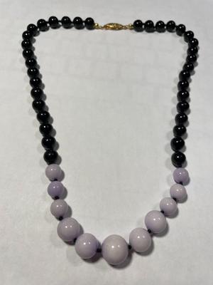 Vintage Onyx Graduated Necklace Size 18" Long in VG Preowned Condition as Pictured.