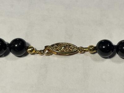 Vintage Onyx Graduated Necklace Size 18" Long in VG Preowned Condition as Pictured.